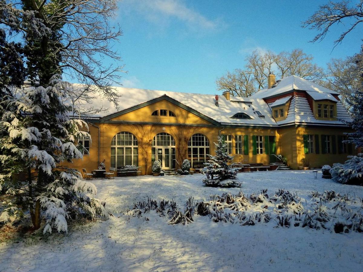 מלון Kavaliershaus Krumke - Gaestehaus Im Schlosspark - Schluesselbox - Kein Tv מראה חיצוני תמונה