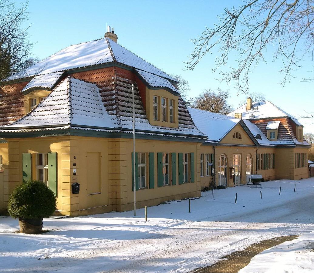 מלון Kavaliershaus Krumke - Gaestehaus Im Schlosspark - Schluesselbox - Kein Tv מראה חיצוני תמונה